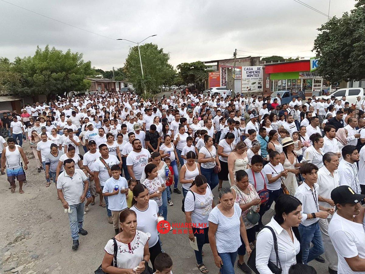 来自科阿韦亚纳(Coahuayana)和米却肯(Michoacán)的居民为和平与正义而游行