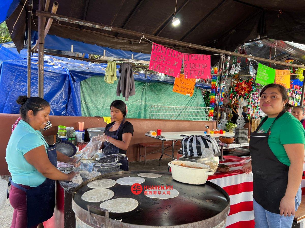 尽管有法律保护,但Tepoztlán的市政部门仍试图驱逐市民广场上的商贩