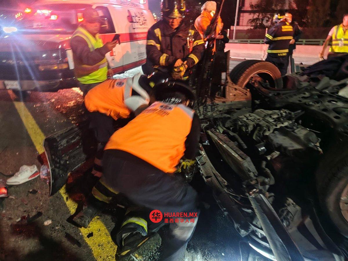 汽车在高速公路的二楼发生翻覆事故,造成一人死亡和三人受伤