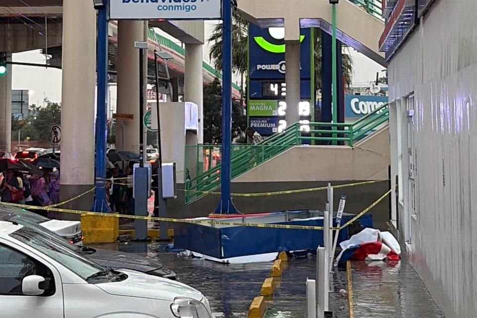 蒙特雷暴风雨致1死多路段封闭