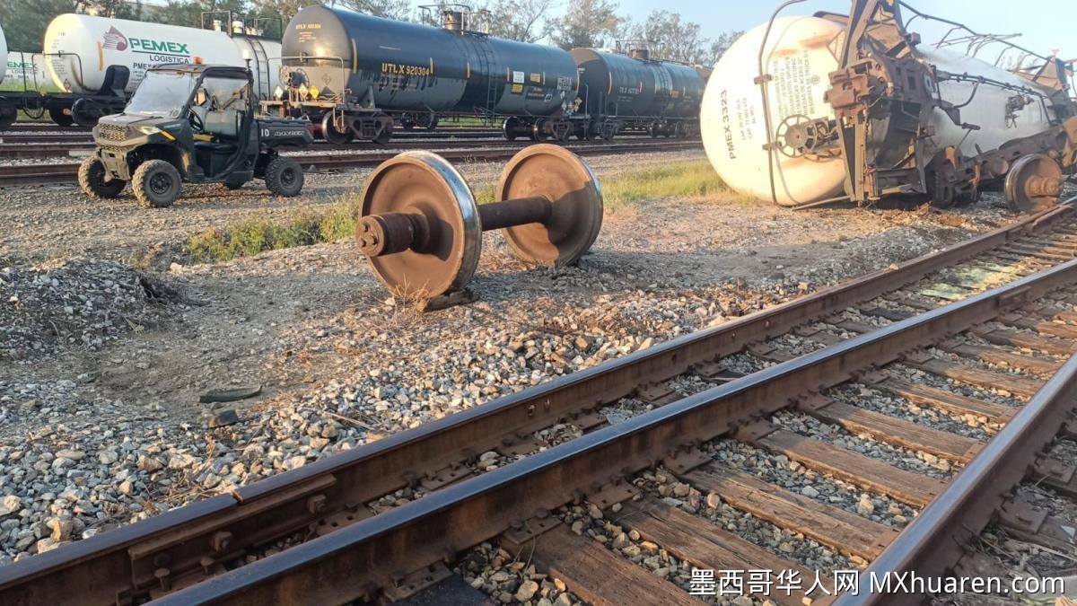 塔毛利帕斯油罐车脱轨侧翻