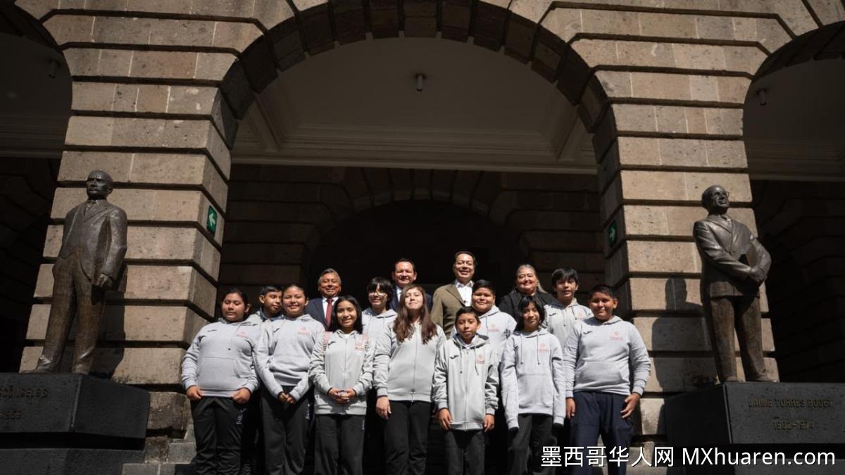 墨西哥教育部部长与尤卡坦州长共同表彰知识奥林匹克获奖学生
