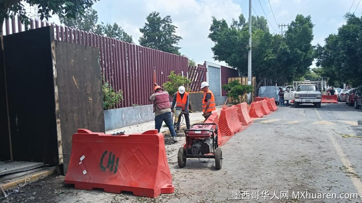 墨西哥城GAM区体育场再次塌陷 8米深坑威胁周边安全