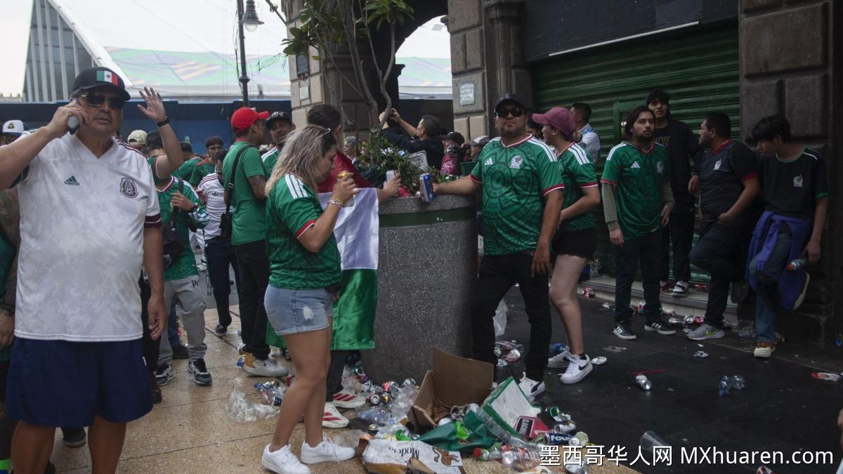 墨西哥城发起“球迷大清洁行动” 观赛免费发放垃圾袋