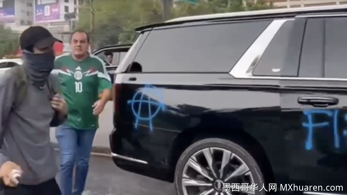 前球星议员遭拦截 座驾被涂鸦被骂“凶手”