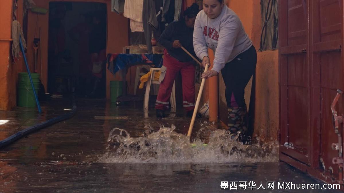 暴雨侵袭墨西哥城Providencia社区 街道民宅严重积水