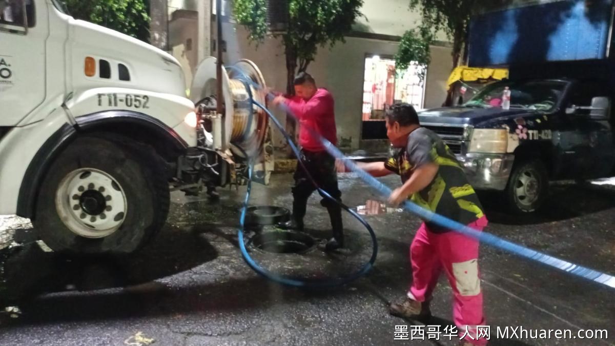 墨西哥城市长亲赴Cuautepec指挥冰雹救灾 逾千人连夜抢修