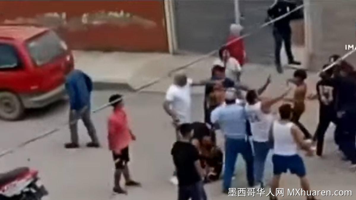 墨西哥州特尔特佩克群殴 女子当街拖拽女童