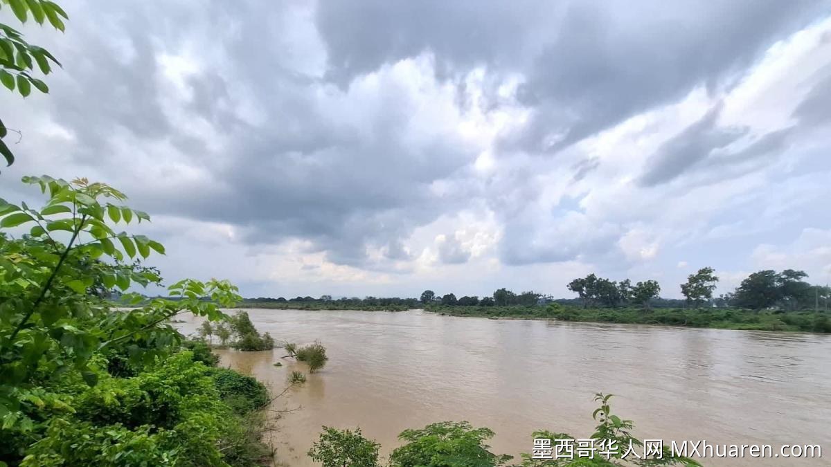 韦拉克鲁斯河流水位攀升 当局严防洪涝风险