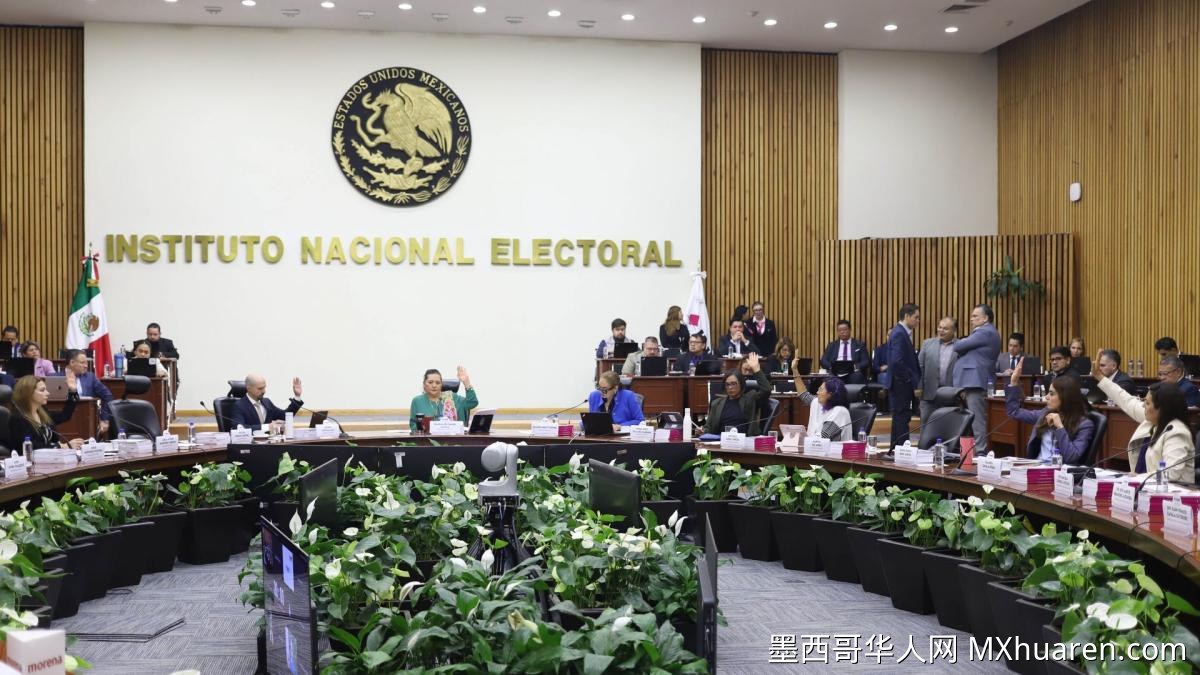 两新政党代表在墨西哥国家选举委员会宣誓就职
