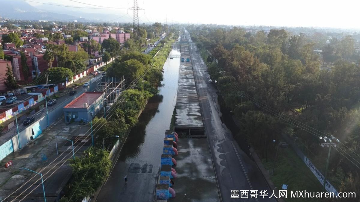 暴雨致墨西哥城北部大运河大道封闭