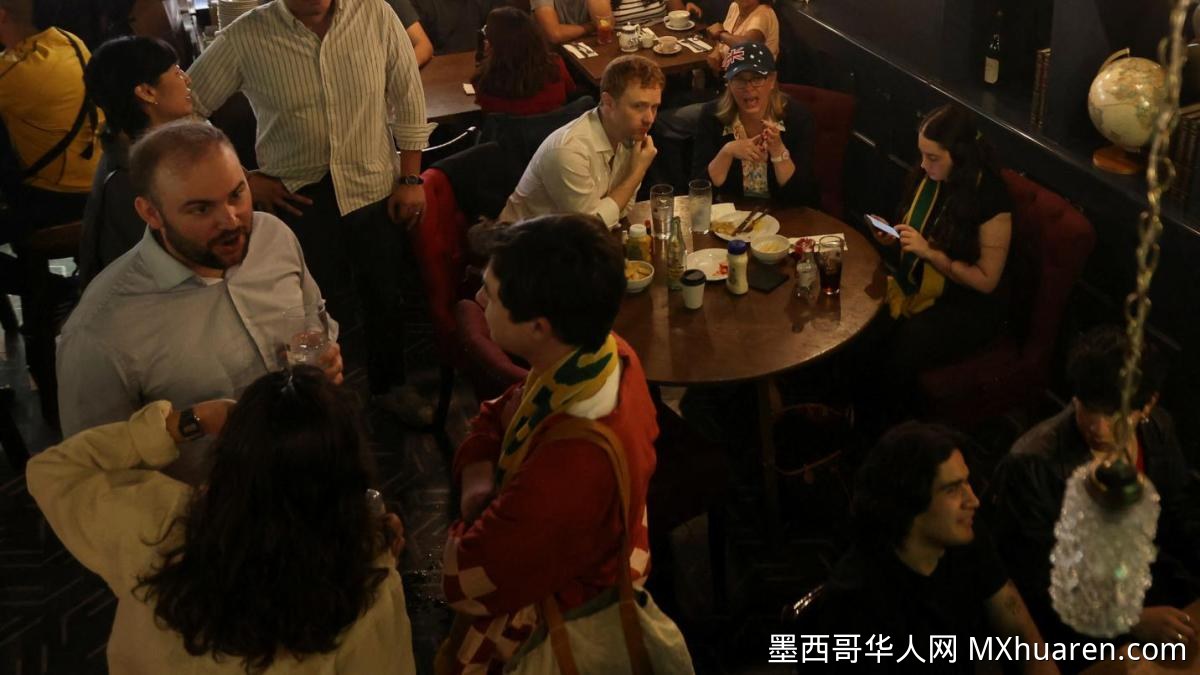 墨西哥城酒吧备战英墨大战 球迷激情对决
