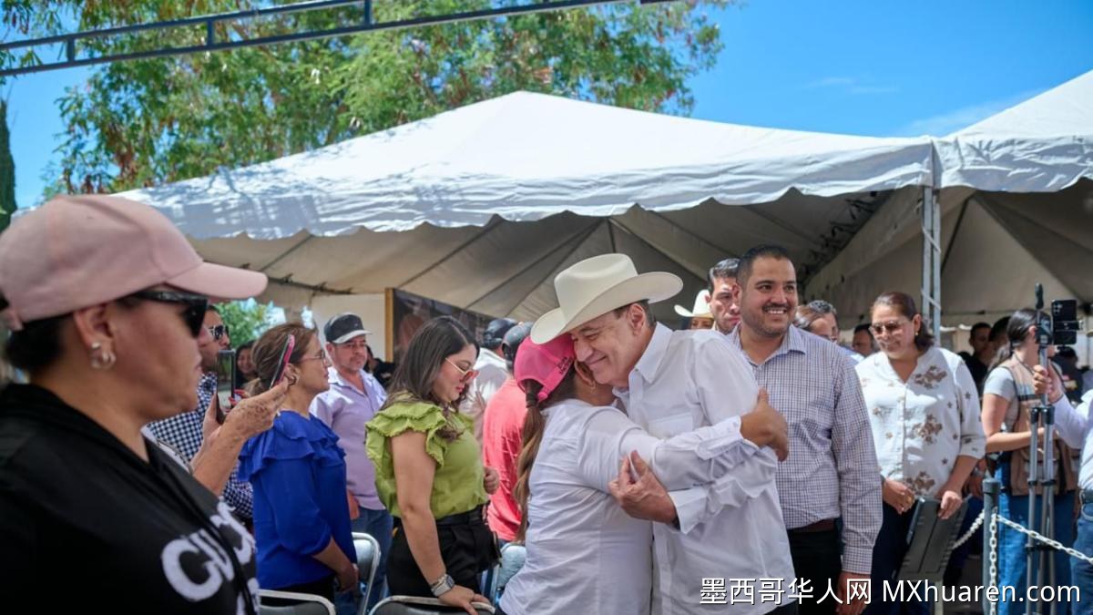 索诺拉州长杜拉索视察西北地区 交付挖掘机与教育奖学金